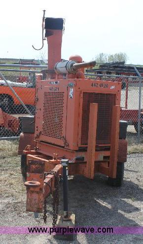 image for item 6253 1999 Brush Bandit 200 wood chipper