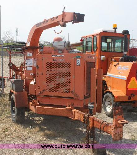 image for item 6253 1999 Brush Bandit 200 wood chipper