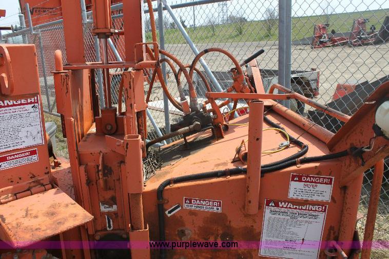 image for item 6253 1999 Brush Bandit 200 wood chipper