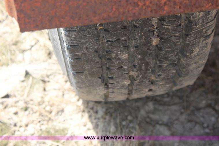 image for item 6253 1999 Brush Bandit 200 wood chipper