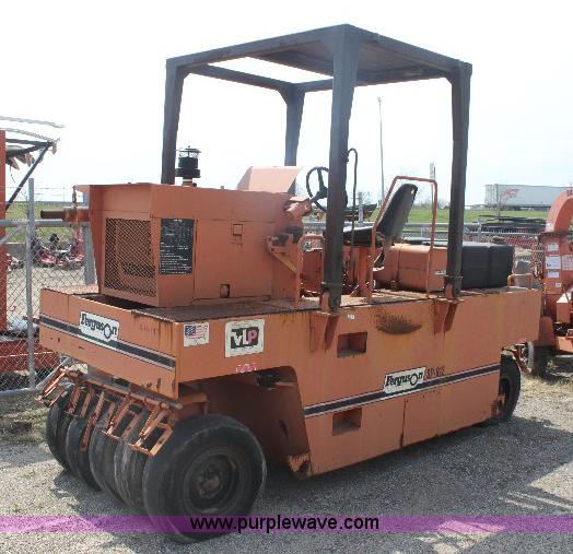 image for item 6254 1991 Ferguson 912 pneumatic roller