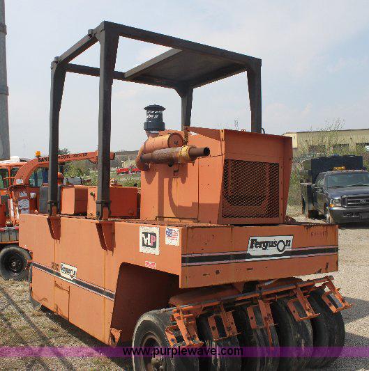 image for item 6254 1991 Ferguson 912 pneumatic roller