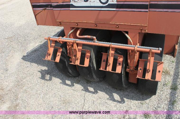 image for item 6254 1991 Ferguson 912 pneumatic roller