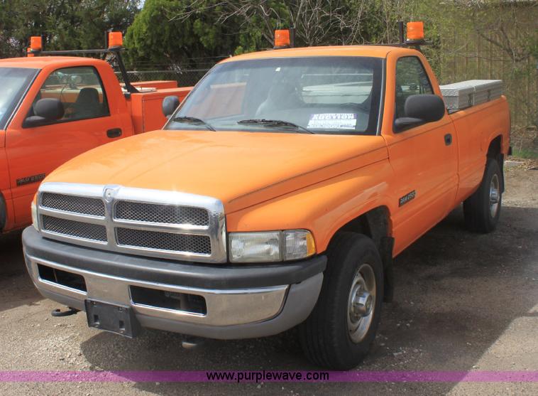 image for item 6271 2001 Dodge Ram 2500 pickup truck