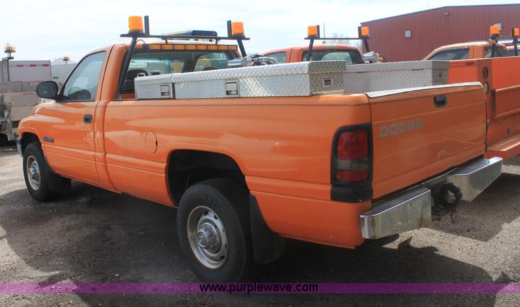 image for item 6271 2001 Dodge Ram 2500 pickup truck