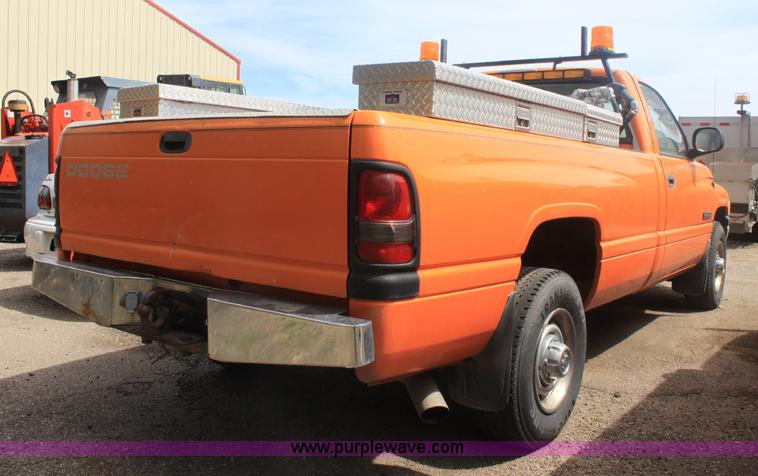 image for item 6271 2001 Dodge Ram 2500 pickup truck
