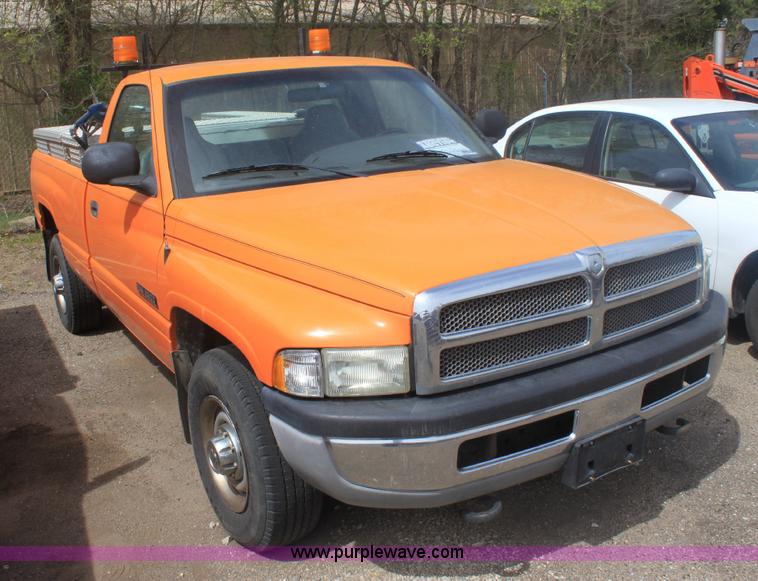 image for item 6271 2001 Dodge Ram 2500 pickup truck