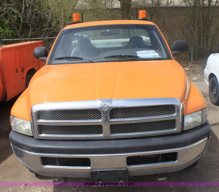 image for item 6271 2001 Dodge Ram 2500 pickup truck