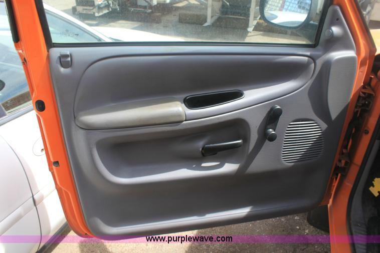 image for item 6271 2001 Dodge Ram 2500 pickup truck