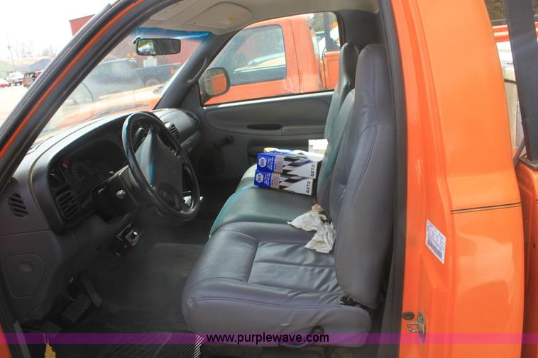 image for item 6271 2001 Dodge Ram 2500 pickup truck