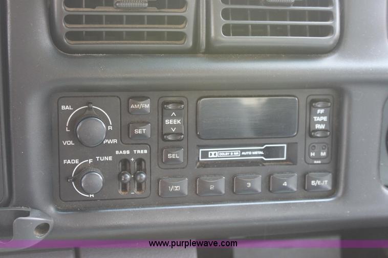 image for item 6271 2001 Dodge Ram 2500 pickup truck