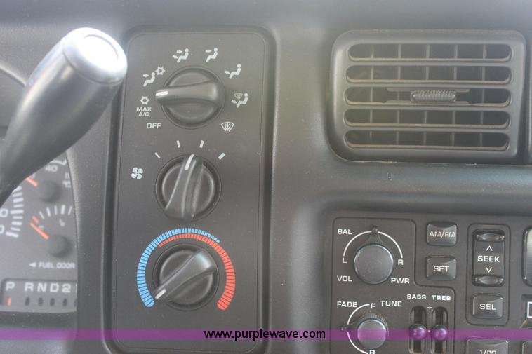 image for item 6271 2001 Dodge Ram 2500 pickup truck