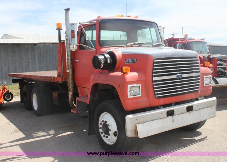 image for item 6282 1988 Ford T8000 rollback truck