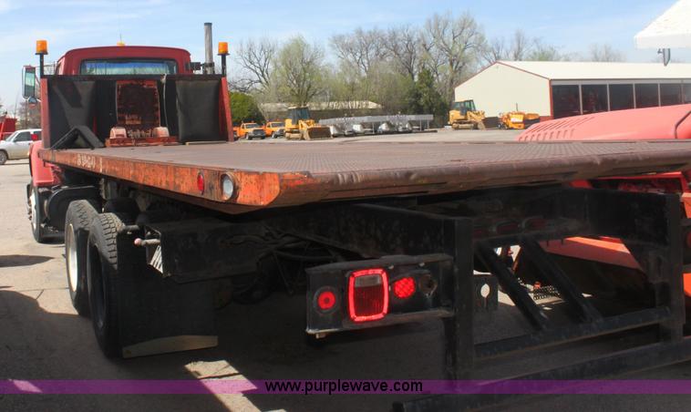 image for item 6282 1988 Ford T8000 rollback truck