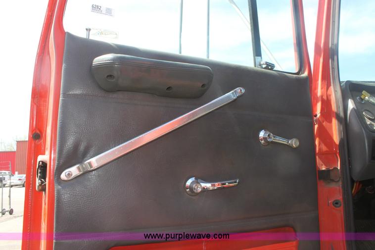 image for item 6282 1988 Ford T8000 rollback truck