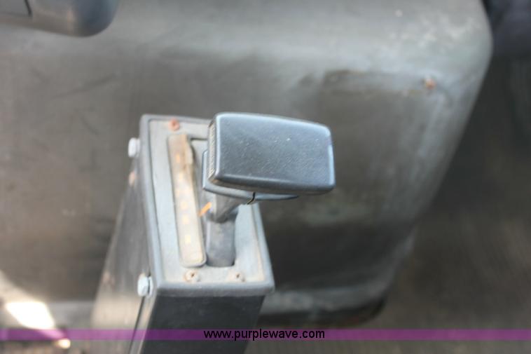 image for item 6282 1988 Ford T8000 rollback truck