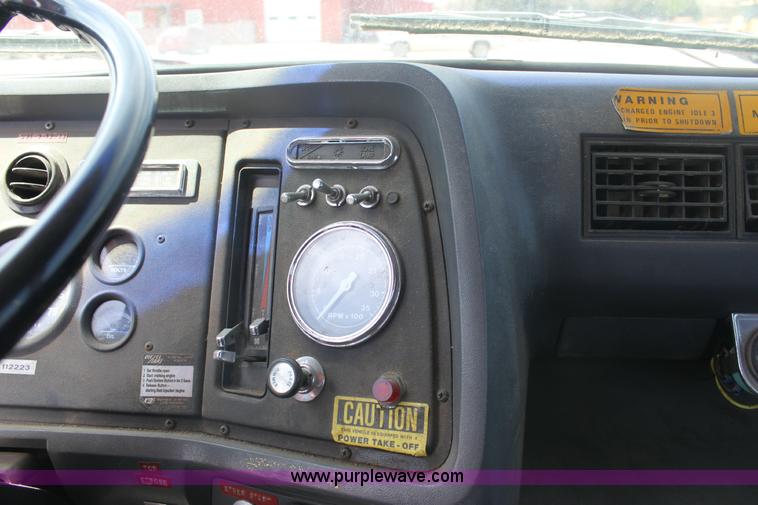 image for item 6282 1988 Ford T8000 rollback truck