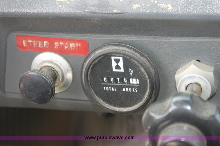 image for item 6282 1988 Ford T8000 rollback truck