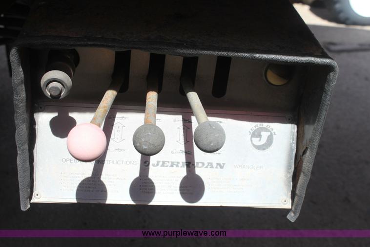 image for item 6282 1988 Ford T8000 rollback truck