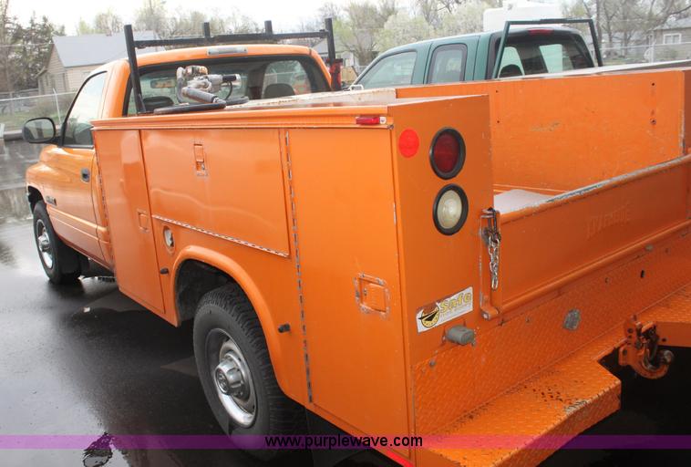 image for item 6308 2001 Dodge Ram 2500 pickup truck