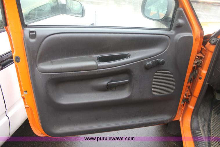 image for item 6308 2001 Dodge Ram 2500 pickup truck