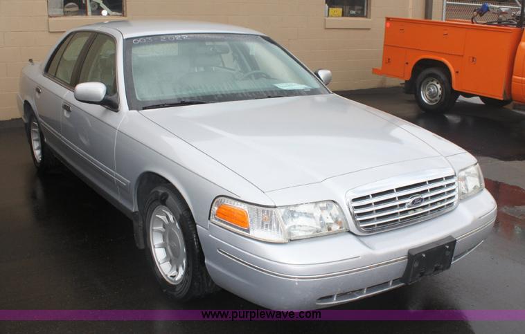 image for item 6310 2002 Ford Crown Victoria LX