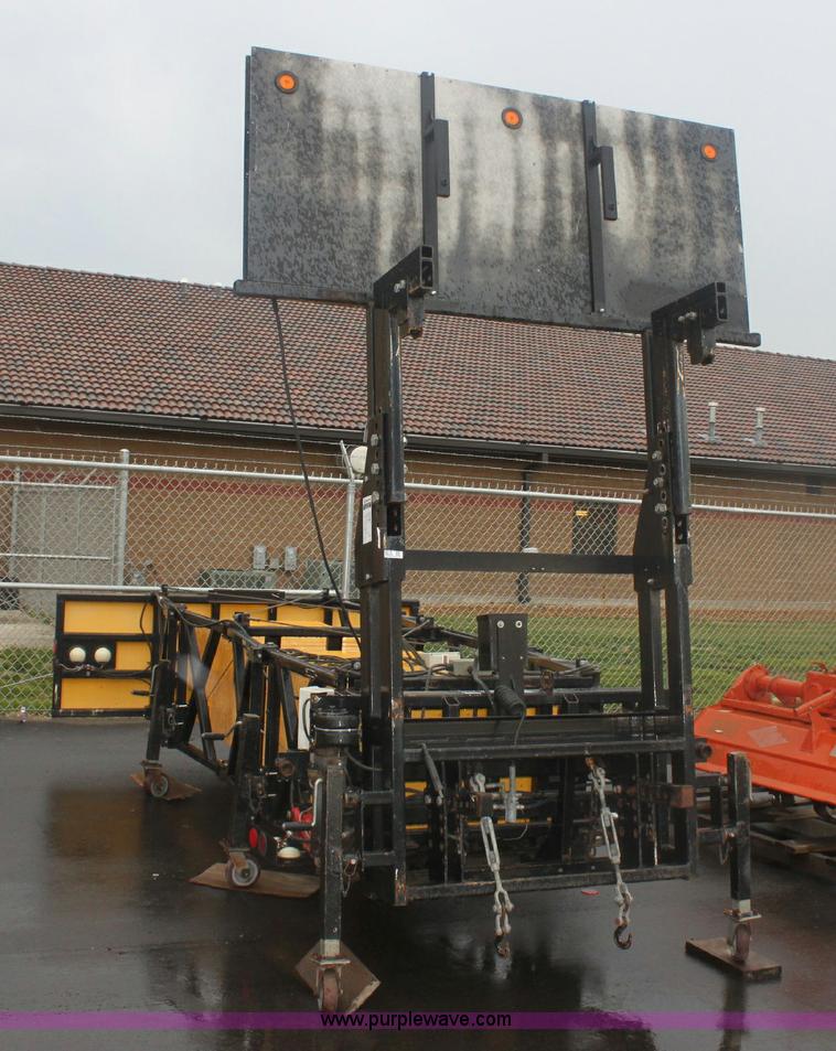 image for item 6318 1999 Enabs Safe-Stop 90 crash attenuator