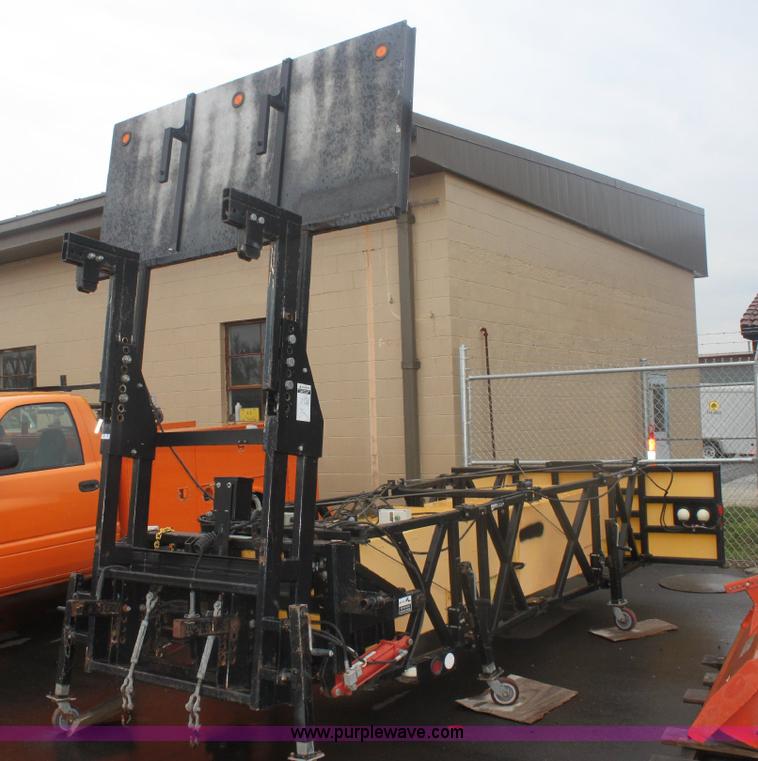 image for item 6318 1999 Enabs Safe-Stop 90 crash attenuator