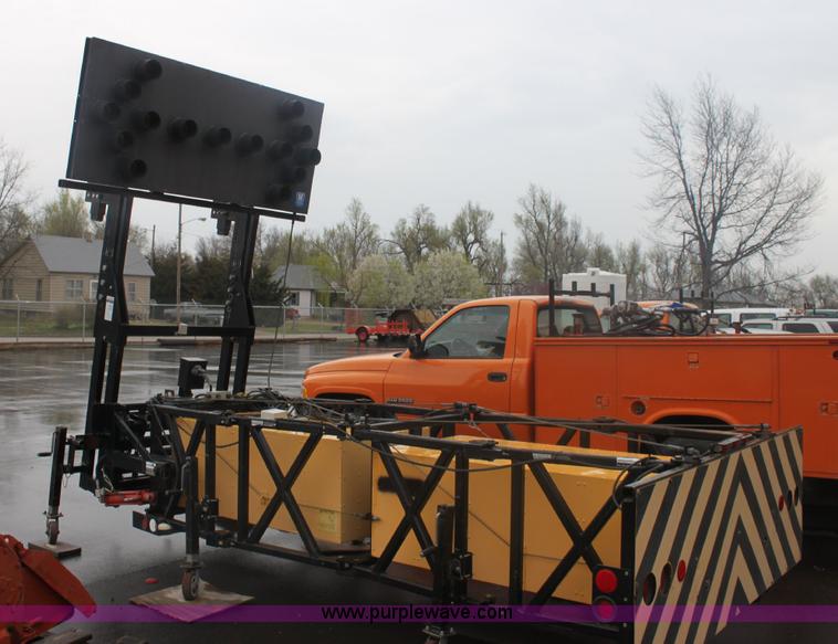 image for item 6318 1999 Enabs Safe-Stop 90 crash attenuator