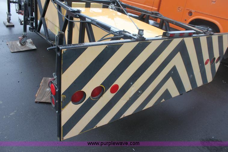 image for item 6318 1999 Enabs Safe-Stop 90 crash attenuator