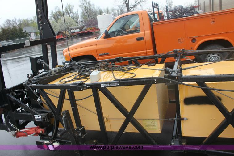 image for item 6318 1999 Enabs Safe-Stop 90 crash attenuator