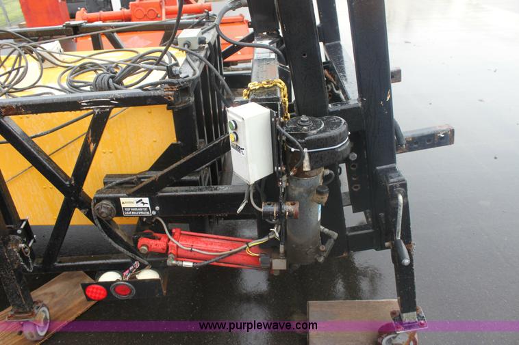 image for item 6318 1999 Enabs Safe-Stop 90 crash attenuator