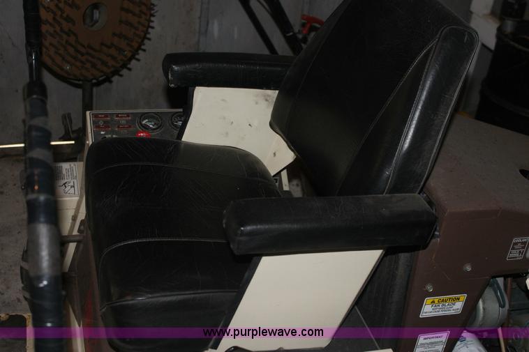 image for item 6324 1998 Grasshopper 721D mower