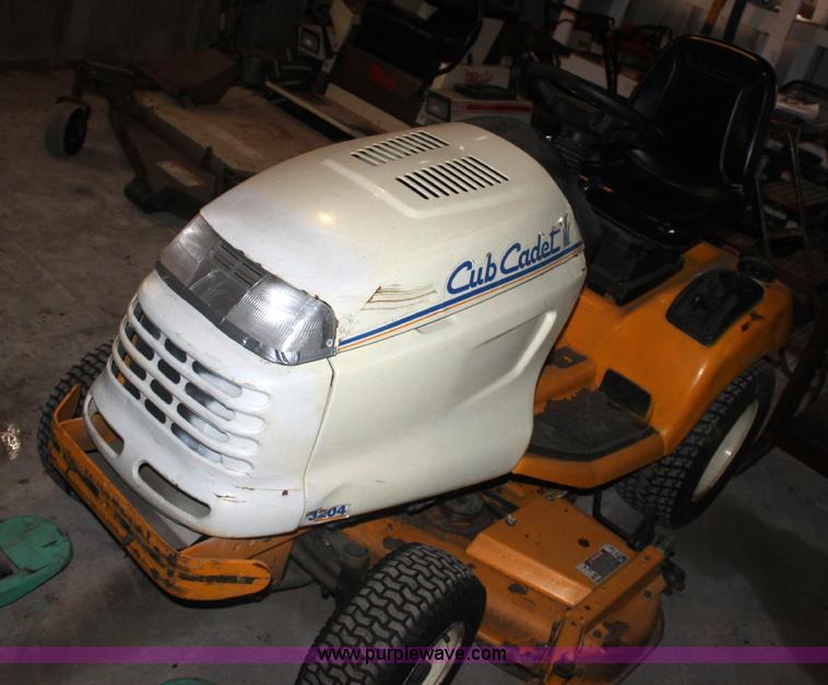 image for item 6325 2003 Cub Cadet 3204 mower