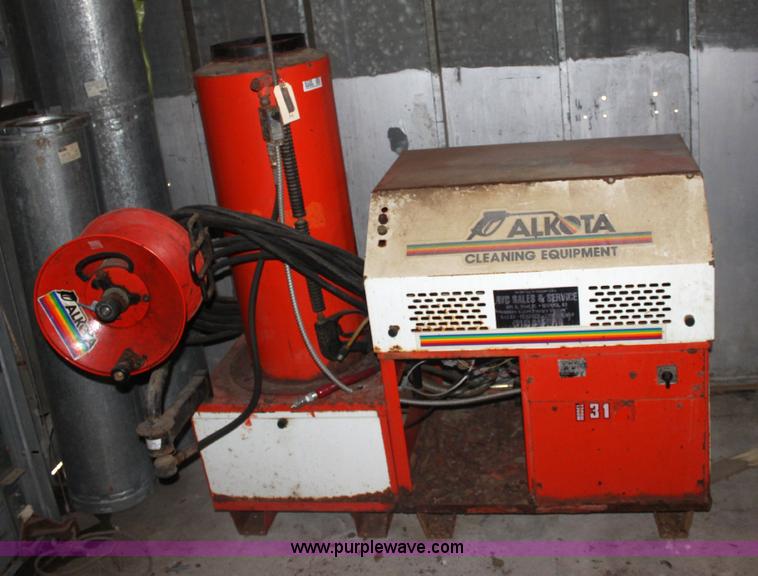 image for item 6326 2002 Alkota 3122T stationary pressure washer