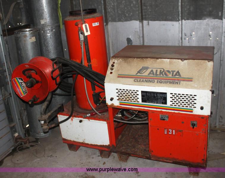 image for item 6326 2002 Alkota 3122T stationary pressure washer