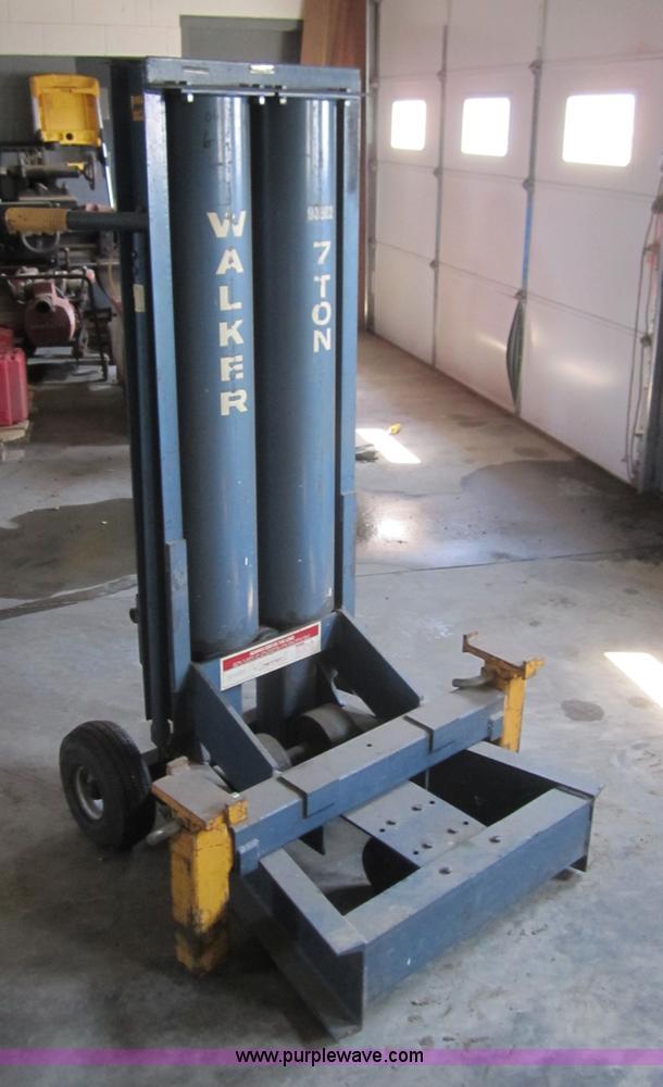 image for item 6430 1981 Walker 63692 seven ton bumper jack