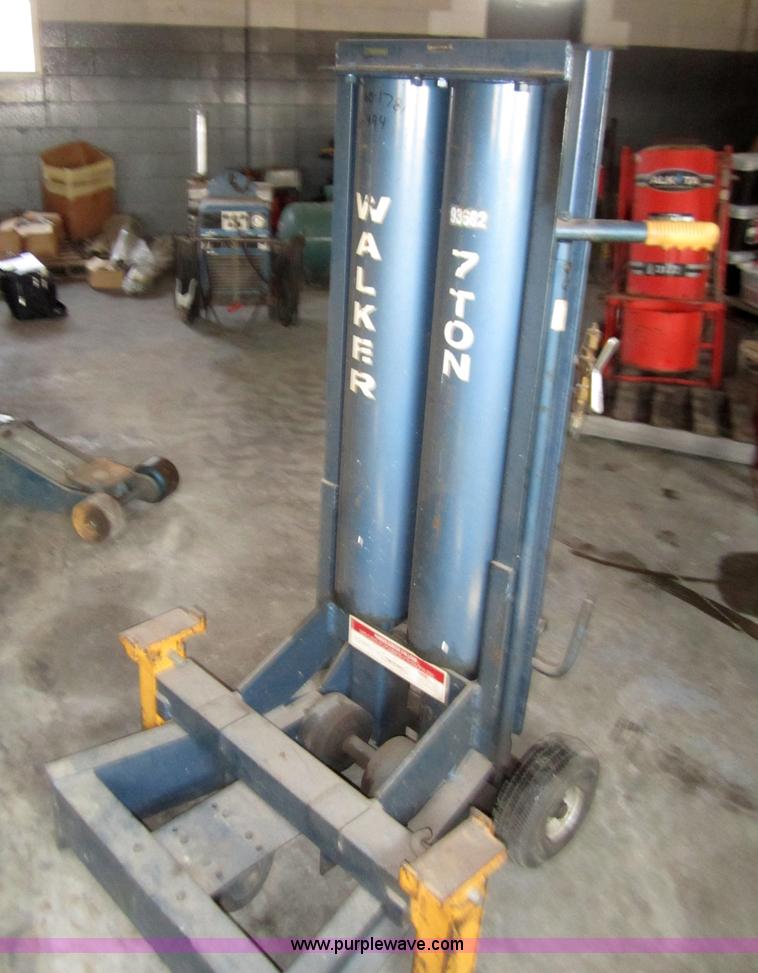 image for item 6430 1981 Walker 63692 seven ton bumper jack
