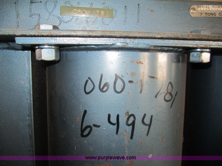 image for item 6430 1981 Walker 63692 seven ton bumper jack