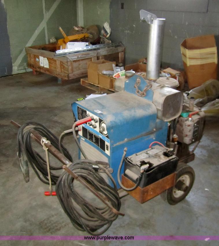 image for item 6432 1969 Miller 200 amp welder/generator