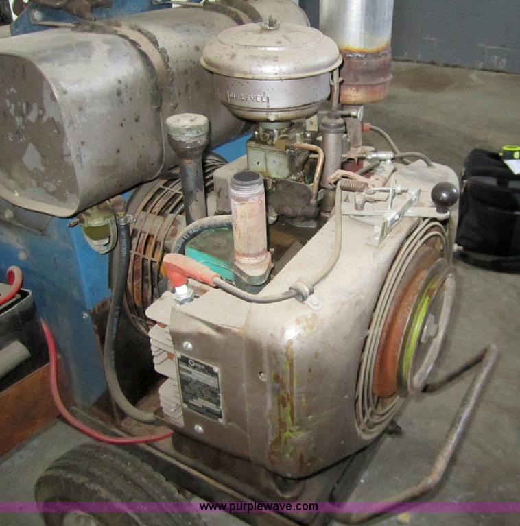 image for item 6432 1969 Miller 200 amp welder/generator