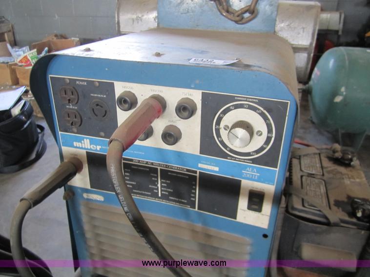 image for item 6432 1969 Miller 200 amp welder/generator