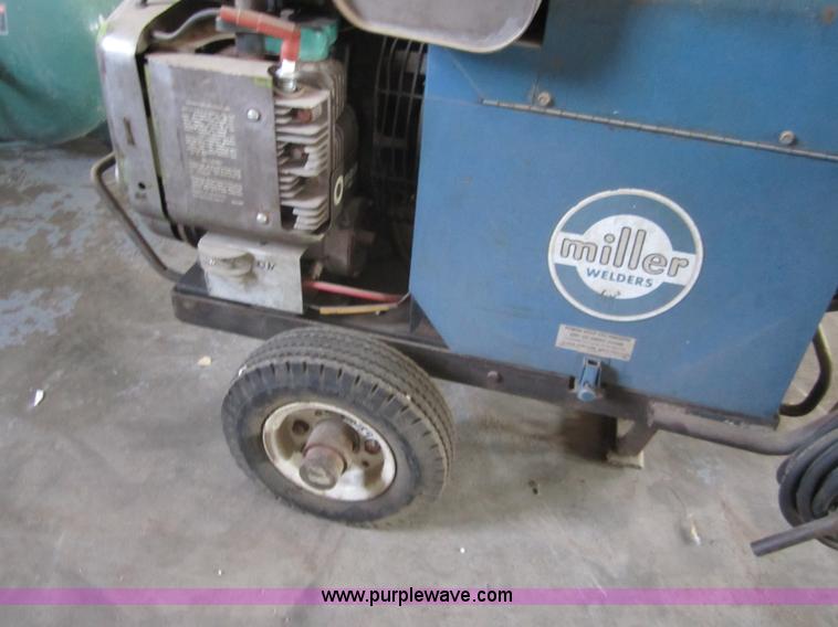 image for item 6432 1969 Miller 200 amp welder/generator