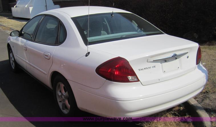 image for item 6434 2002 Ford Taurus SE