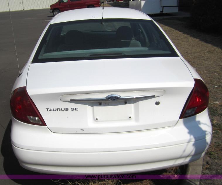 image for item 6434 2002 Ford Taurus SE