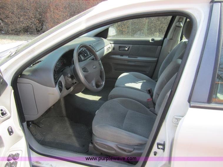 image for item 6434 2002 Ford Taurus SE