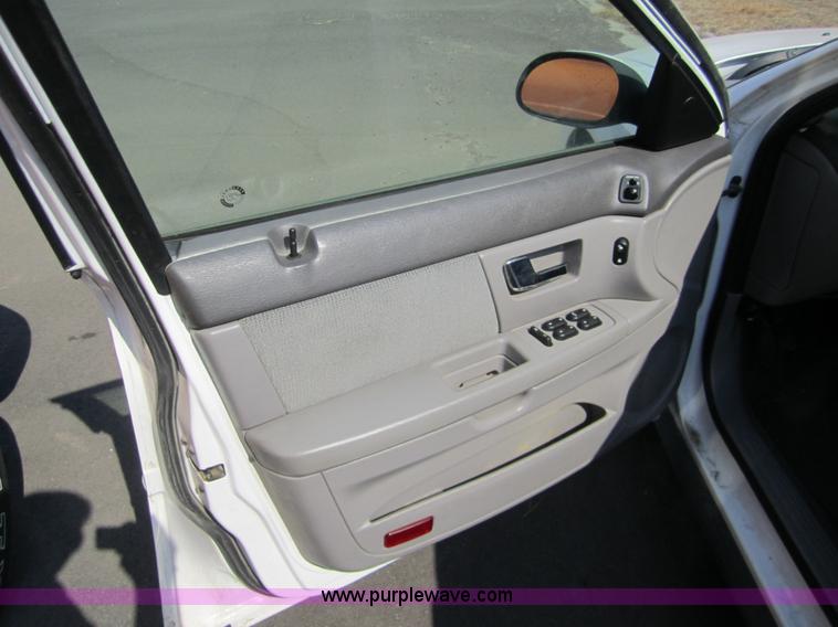 image for item 6434 2002 Ford Taurus SE