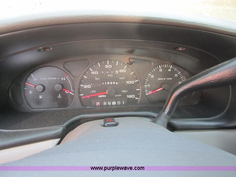 image for item 6434 2002 Ford Taurus SE