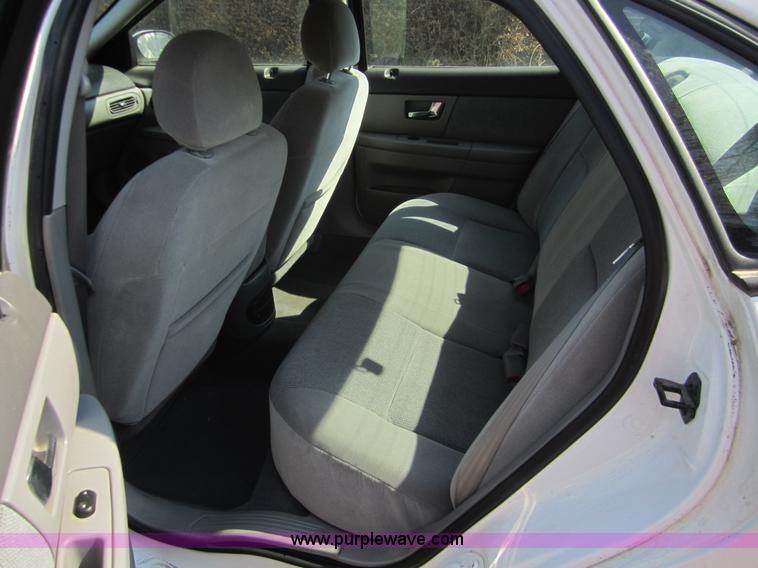 image for item 6434 2002 Ford Taurus SE