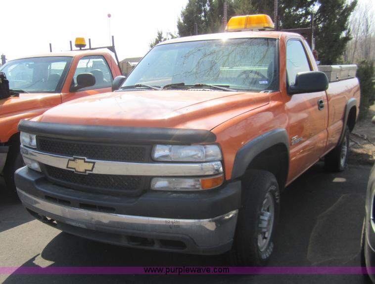 image for item 6435 2002 Chevrolet Silverado C2500HD pickup truck